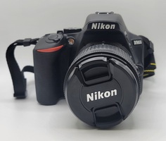 Nikon D5600 Digital SLR Camera Kit