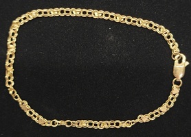 14 Karat Yellow Gold Rolo Curb Heart Link Bracelet - Size: 7-inch