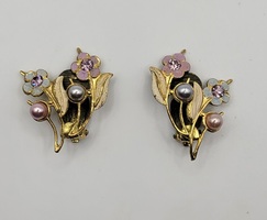 Vintage Gold Tone Foral Clip-On Earrings 
