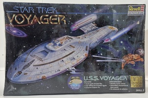 Revell Monogram STAR TREK USS Voyager 1997 Limited Edition 85-3612 NIB Rare