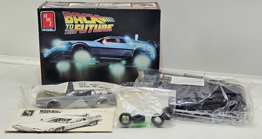 1991 AMT/ERTL #6122 Back to the Future Flying Delorean 1/24 Complete