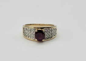 14k Yellow Gold Red Oval Gemstone and Diamond Ring Approx. t.c.w. 0.12