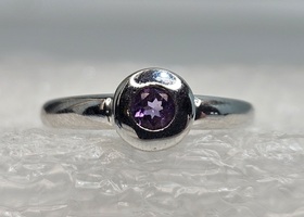 18 Karat White Gold Purple Gemstone Ring - Size 7.25