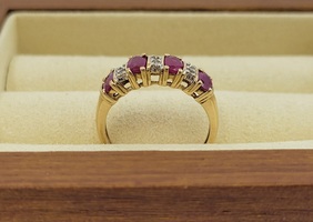 14k Yellow Gold Red Oval Gemstone Ring with Diamond Accents Size 7.75