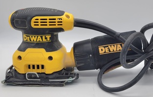 Dewalt Corded Palm Grip Sheet Sander with Dust Port/Vacuum Adapter