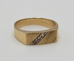 Vintage #9.75 Brushed 14kyg Band with Diamond Accents