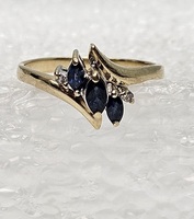 14 Karat Yellow Gold Ring Blue Gemstones & 2 Clear Stones - Size 6.5