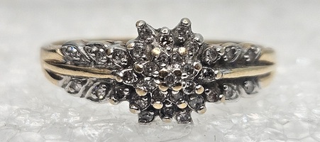 10K Yellow Gold Diamond Cluster Ring - Size 8.75