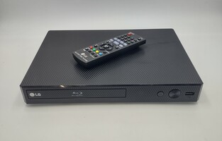 LG Blu-Ray Player (BP350) W/Cords and Remote
