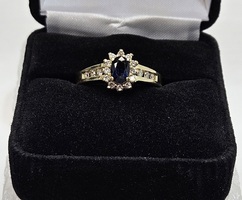 10 Karat Yellow Gold Cluster Ring - Blue Main Stone & Diamonds - Size 7.5