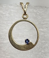 14 Karat Yellow Gold 1 Round Blue Gemstone Circle Pendant