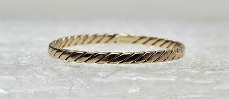 10 Karat Yellow Gold Band - Size 7.25