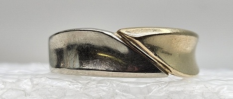 10 Karat Two Tone Yellow/White Gold Band - Size 11