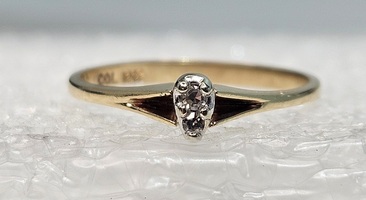 10 Karat Yellow Gold Illusion Piece W/ 2 Round Clear Stones - Size 6.5