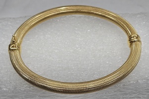 18 Karat Yellow Gold Bangle Bracelet: Size 5"