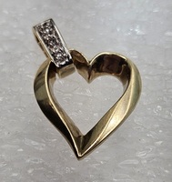 10 Karat Yellow Gold Heart Pendant With 3 Diamonds Pendant