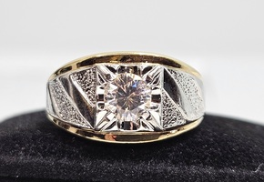 14 Karat Two Tone White/Yellow Gold Band Ring With 1 Clear Stone - Size 12