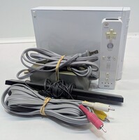 Nintendo Wii Console System - White (RVL-001)