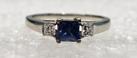 18 Karat White Gold 1 Blue & 2 Clear Cut Emerald Stones Ring - Size 5.75