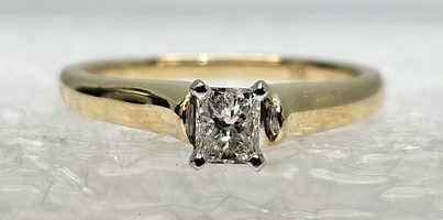 14 Karat Yellow Gold Emerald Cut Diamond Solitaire Engagement Ring - Size 6.75