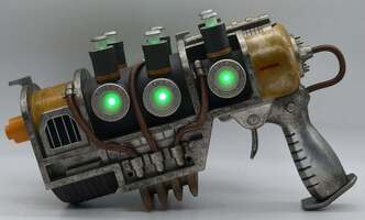 Fallout Plasma Pistol 1:1 Scale Replica Chronicle Collectibles Lights Up! w/ box