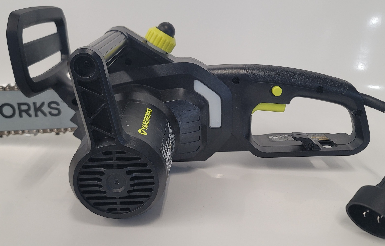 Yardworks 9 Amp 14-Inch Electric Corded Chainsaw (054-5763-6