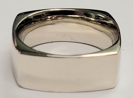 10 Karat White Gold Square Band Ring - Size: 7.25