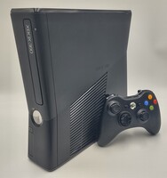 Microsoft Xbox 360 S Console (1439) W/Cords and Accessories!!